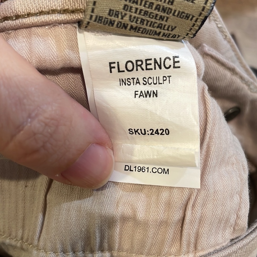 DL1961 Florence Instasculpt Jeans Fawn Size 24 - Picture 8 of 8
